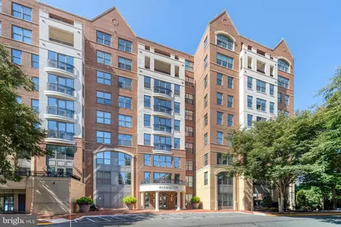 485 Harbor Side St #204, Woodbridge, VA 22191