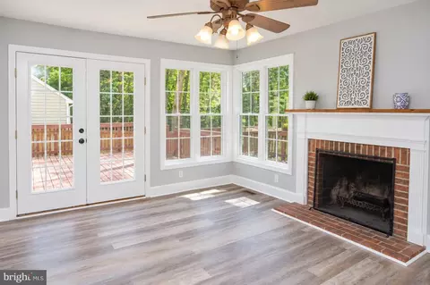 Living - 15272 Mimosa Trl, Dumfries, VA 22025 photo 5 of 6