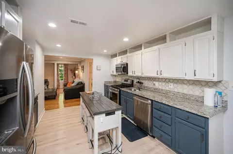 Kitchen - 3932 Oakdale Cir, Triangle, VA 22172 photo 6 of 6
