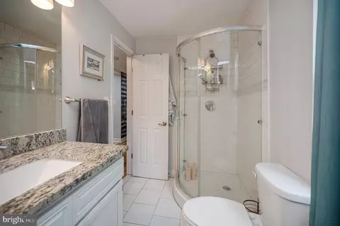 Bath - 3932 Oakdale Cir, Triangle, VA 22172 photo 1 of 5
