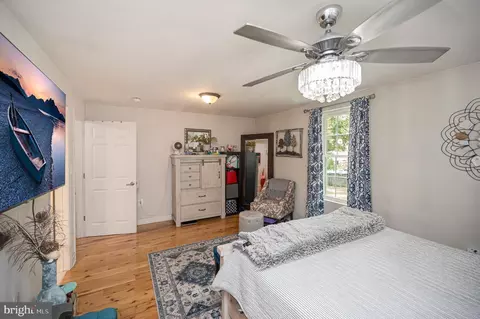 Bedroom - 3932 Oakdale Cir, Triangle, VA 22172 photo 5 of 6
