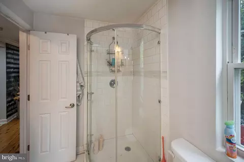Bath - 3932 Oakdale Cir, Triangle, VA 22172 photo 2 of 5