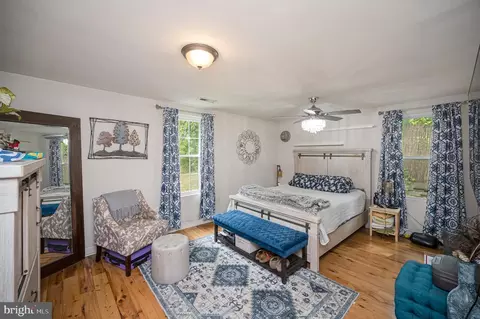 Bedroom - 3932 Oakdale Cir, Triangle, VA 22172 photo 3 of 6