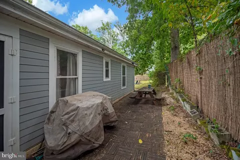 Exterior - 3932 Oakdale Cir, Triangle, VA 22172 photo 2 of 13
