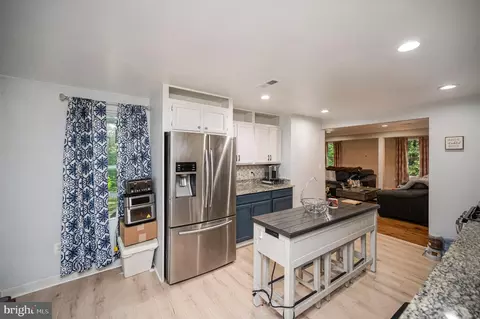 Kitchen - 3932 Oakdale Cir, Triangle, VA 22172 photo 5 of 6