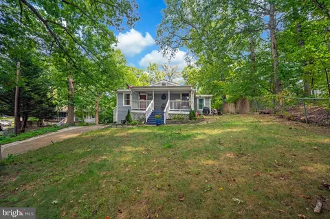 Exterior - 3932 Oakdale Cir, Triangle, VA 22172 photo 11 of 13
