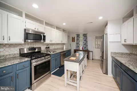 Kitchen - 3932 Oakdale Cir, Triangle, VA 22172 photo 1 of 6