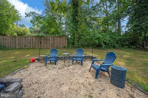Exterior - 3932 Oakdale Cir, Triangle, VA 22172 photo 6 of 13