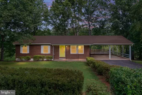 5844 Anthony Dr, Woodbridge, VA 22193
