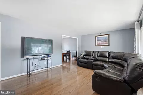 Living - 7603 Dublin Dr, Manassas, VA 20109 photo 1 of 2