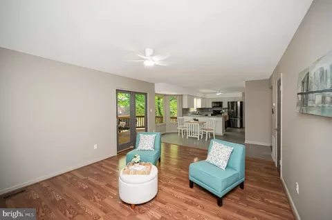Living - 4204 Avon Dr, Dumfries, VA 22025 photo 4 of 8