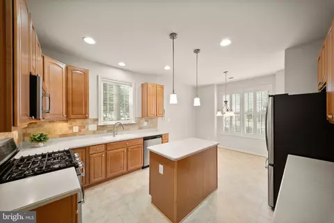 Kitchen - 13217 Triple Crown Loop, Gainesville, VA 20155 photo 3 of 4