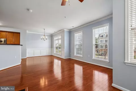 Living - 6821 Hampton Bay Ln, Gainesville, VA 20155 photo 3 of 6