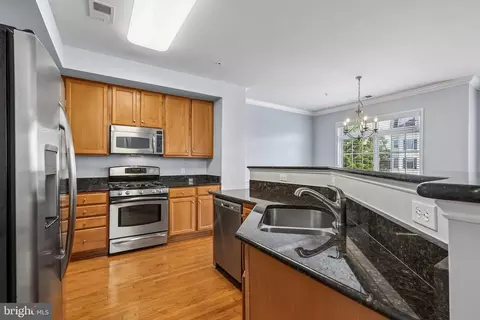 Kitchen - 6821 Hampton Bay Ln, Gainesville, VA 20155 photo 3 of 4