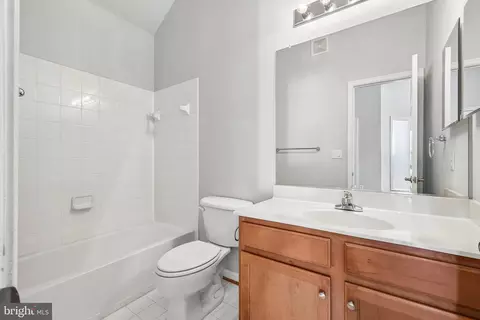 Entry Way - 6821 Hampton Bay Ln, Gainesville, VA 20155 photo 3 of 5