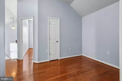 Entry Way - 6821 Hampton Bay Ln, Gainesville, VA 20155 photo 4 of 5