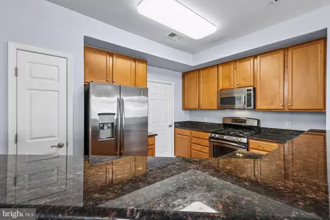 Kitchen - 6821 Hampton Bay Ln, Gainesville, VA 20155 photo 2 of 4