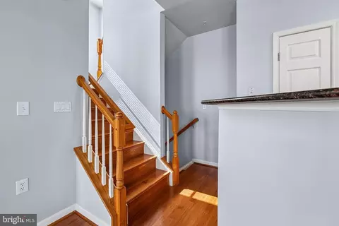 Entry Way - 6821 Hampton Bay Ln, Gainesville, VA 20155 photo 2 of 5