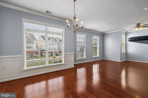 Living - 6821 Hampton Bay Ln, Gainesville, VA 20155 photo 4 of 6