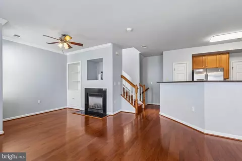 Living - 6821 Hampton Bay Ln, Gainesville, VA 20155 photo 5 of 6