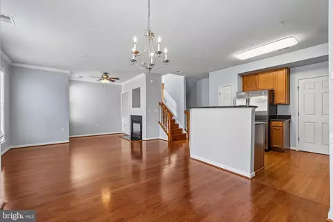 Living - 6821 Hampton Bay Ln, Gainesville, VA 20155 photo 2 of 6