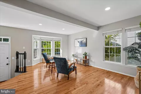 Living - 15769 Viewpoint Cir, Dumfries, VA 22025 photo 1 of 2