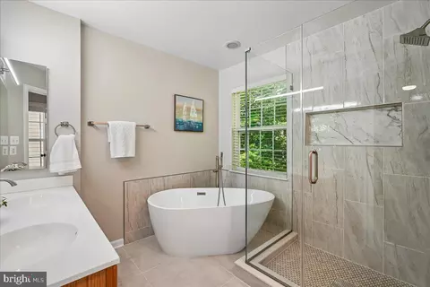 Bath - 15769 Viewpoint Cir, Dumfries, VA 22025 photo 1 of 4