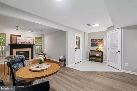 Entry Way - 15769 Viewpoint Cir, Dumfries, VA 22025 photo 2 of 2
