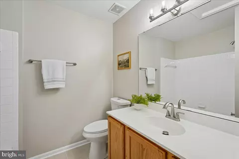 Bath - 15769 Viewpoint Cir, Dumfries, VA 22025 photo 3 of 4