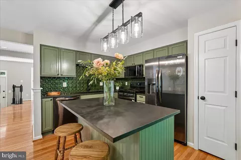 Kitchen - 15769 Viewpoint Cir, Dumfries, VA 22025 photo 1 of 3