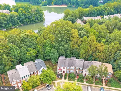 View/Area - 15769 Viewpoint Cir, Dumfries, VA 22025 photo 2 of 5