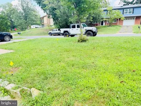 Exterior - 19002 Red Oak Ln, Triangle, VA 22172 photo 5 of 5