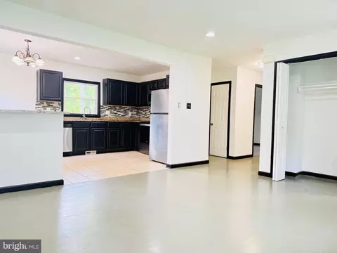 Entry Way - 19002 Red Oak Ln, Triangle, VA 22172 photo 1 of 6