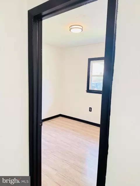 Entry Way - 19002 Red Oak Ln, Triangle, VA 22172 photo 5 of 6