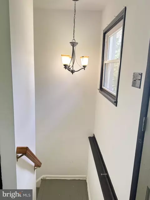 Entry Way - 19002 Red Oak Ln, Triangle, VA 22172 photo 6 of 6