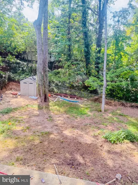 Exterior - 19002 Red Oak Ln, Triangle, VA 22172 photo 3 of 5
