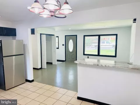 Entry Way - 19002 Red Oak Ln, Triangle, VA 22172 photo 4 of 6