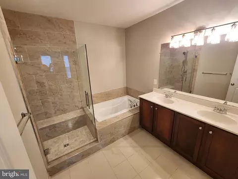 Bath - 7744 Cedar Branch Dr, Gainesville, VA 20155 photo 1 of 3