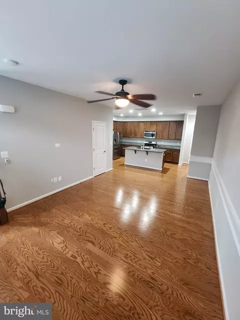 Living - 7744 Cedar Branch Dr, Gainesville, VA 20155 photo 2 of 3