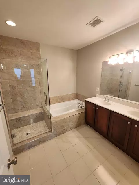Bath - 7744 Cedar Branch Dr, Gainesville, VA 20155 photo 3 of 3