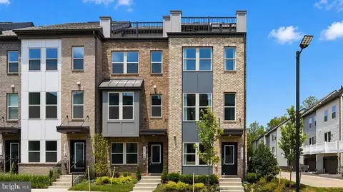 3758 District Dr, Woodbridge, VA 22193