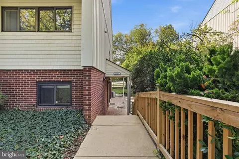 2107 Old Landing Way, Woodbridge, VA 22191