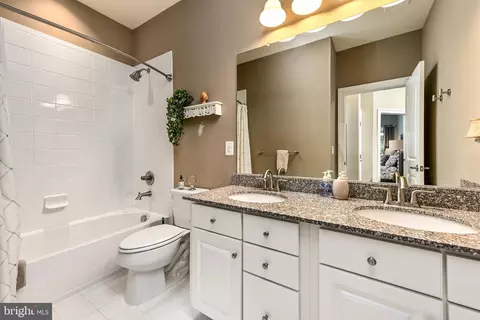 Bath - 7868 Culloden Crest Ln, Gainesville, VA 20155 photo 3 of 3