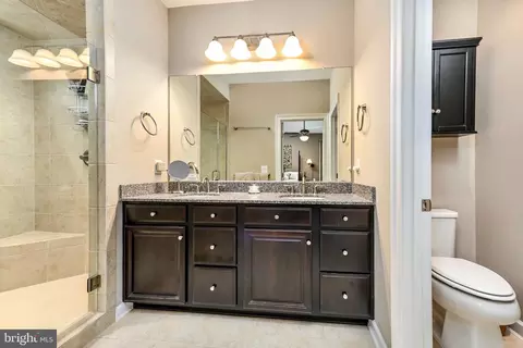 Bath - 7868 Culloden Crest Ln, Gainesville, VA 20155 photo 2 of 3
