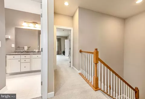 Entry Way - 7868 Culloden Crest Ln, Gainesville, VA 20155 photo 3 of 5