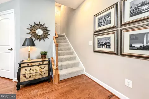 Entry Way - 7868 Culloden Crest Ln, Gainesville, VA 20155 photo 2 of 5
