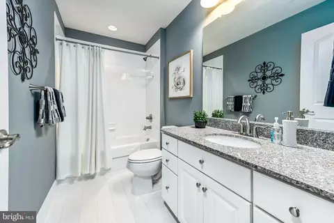 Bath - 7868 Culloden Crest Ln, Gainesville, VA 20155 photo 1 of 3