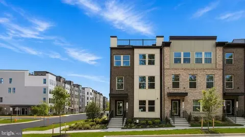 14186 Slate St, Woodbridge, VA 22193