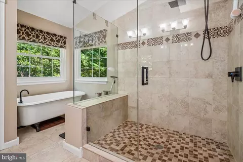 Bath - 2900 Nicely Ct, Dumfries, VA 22026 photo 2 of 4