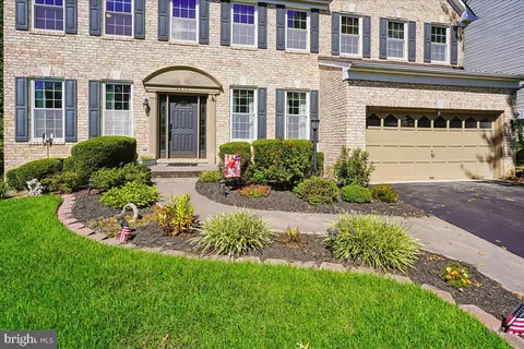 Exterior - 2900 Nicely Ct, Dumfries, VA 22026 photo 2 of 11